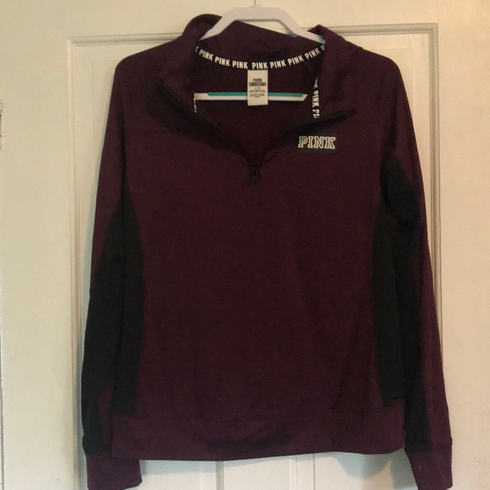 Pullover sweatshirt.